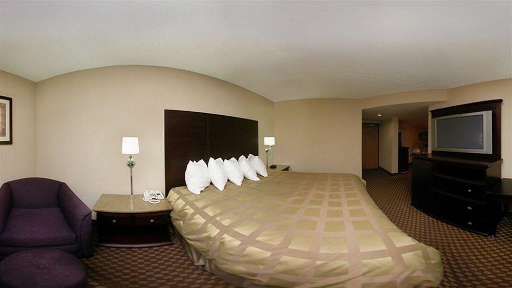 Quality Inn & Suites Tallahassee Exterior photo