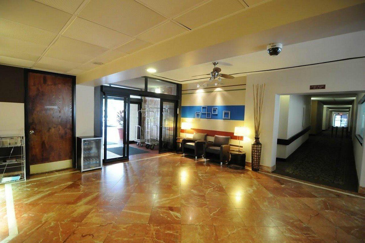 Quality Inn & Suites Tallahassee Exterior photo
