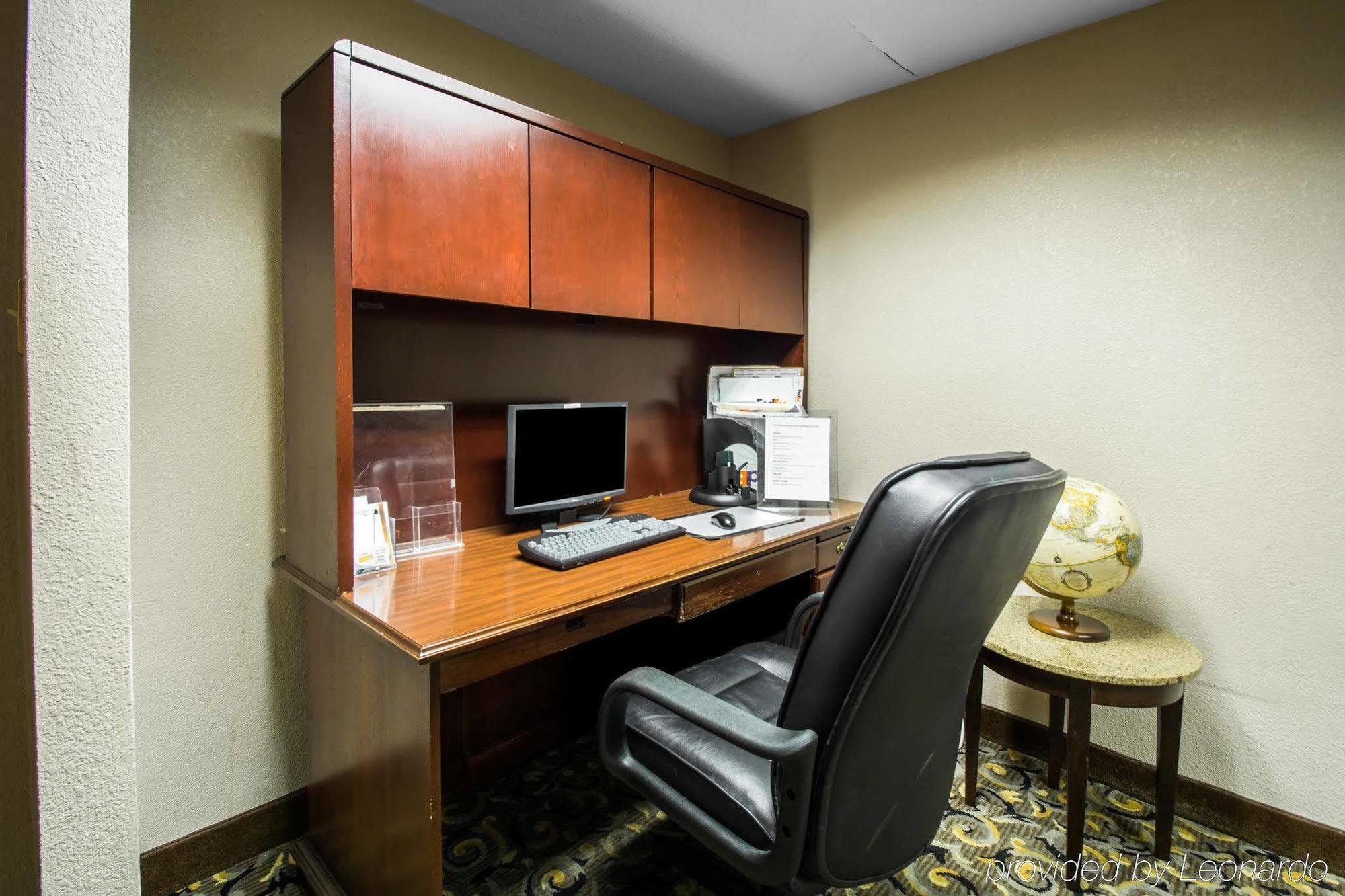 Quality Inn & Suites Tallahassee Exterior photo