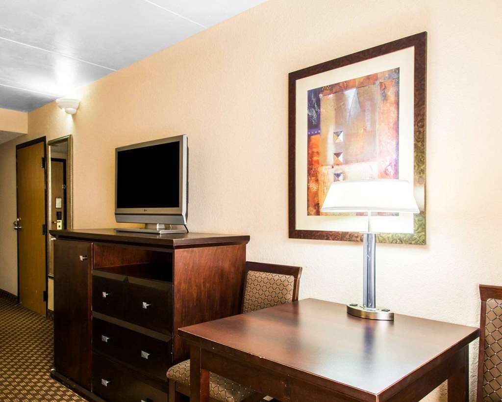 Quality Inn & Suites Tallahassee Room photo