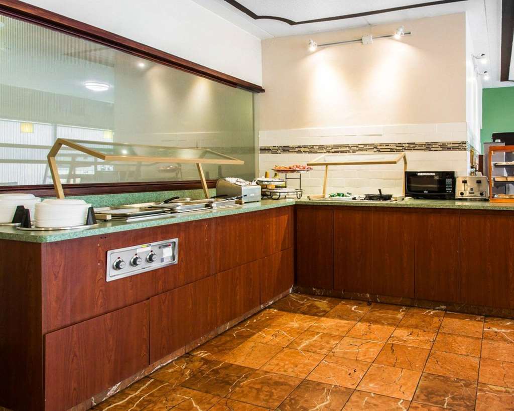 Quality Inn & Suites Tallahassee Restaurant photo