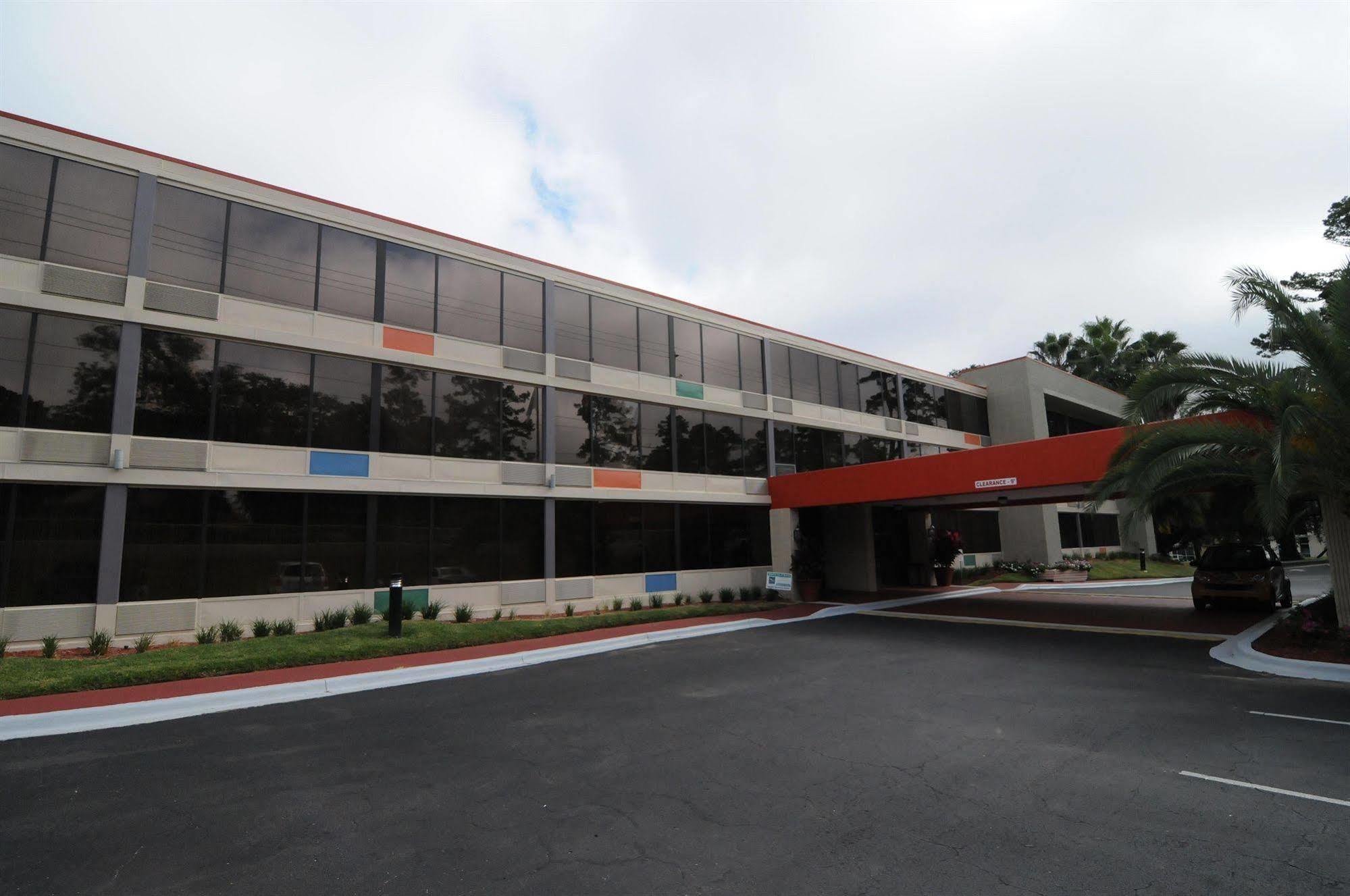Quality Inn & Suites Tallahassee Exterior photo